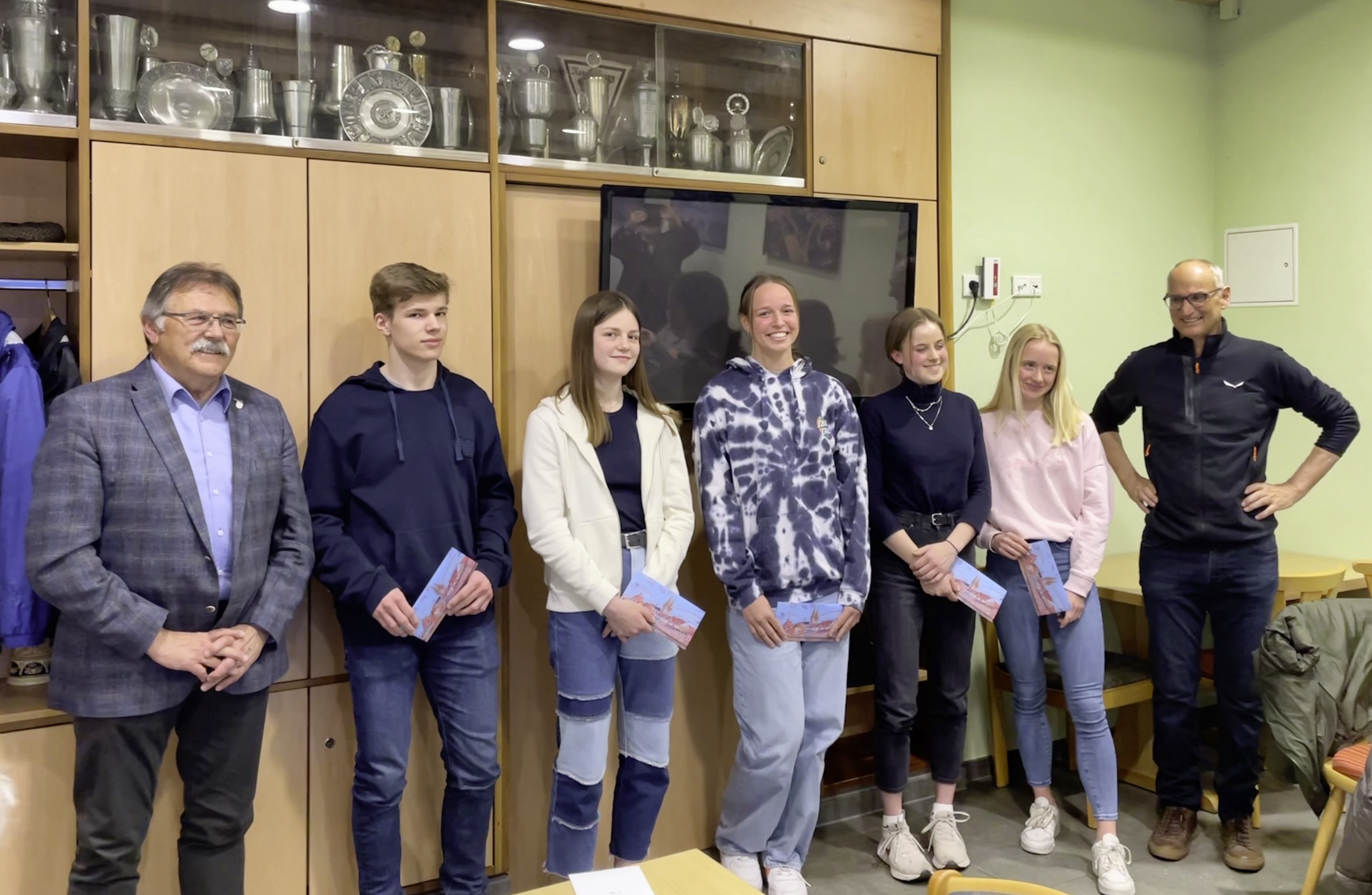 62037737 EA01 4635 8C71 F11402C63B48 1 201 a